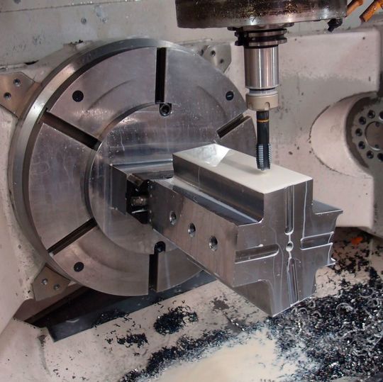 Auf seinen Okuma-Maschinen erreicht der Hersteller beim Stirnfräsen im Stahl C45 mit Iscar-Werkzeugen die übliche Oberflächenqualität Ra 0,2. Auf seinen Okuma-Maschinen erreicht der Hersteller beim Stirnfräsen im Stahl C45 mit Iscar-Werkzeugen die übliche Oberflächenqualität Ra 0,2.