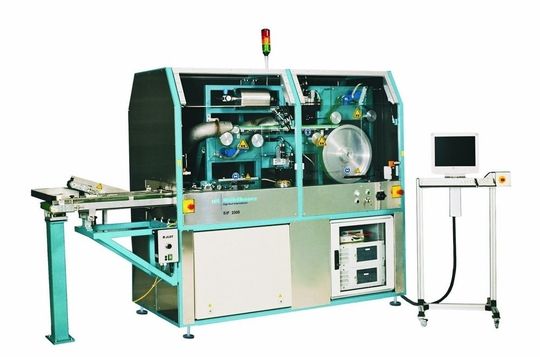 Die Prüfmaschine von Mühlbauer untersucht und sortiert Münzen und Münzrohlinge in verschiedenen Fertigungsstufen. Die Prüfmaschine von Mühlbauer untersucht und sortiert Münzen und Münzrohlinge in verschiedenen Fertigungsstufen.