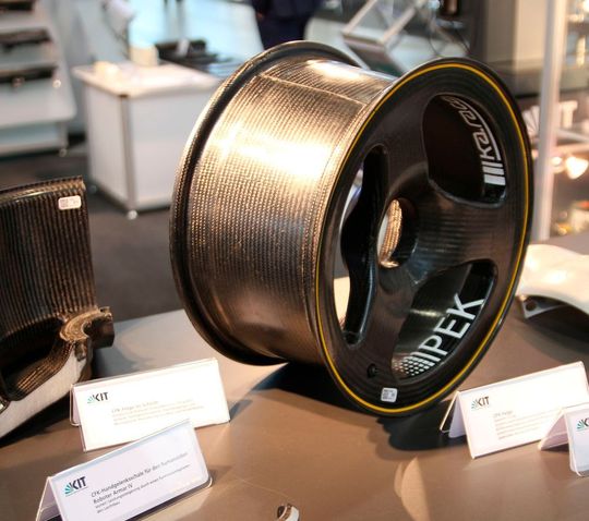 CCeV und MM MaschinenMarkt machen keine halben Sachen: vom 1. bis 2. Dezember 2015 können alle Interessierten sich rund ums Thema Faserverbundwerkstoffe bespaßen lassen, mit Workshops, Firmenbesuchen und einem umfangreichen Tagungsprogramm. Jetzt anmelden unter: www.fachtagung-carboncomposites.de ----noch gibt es freie Plätze!!!