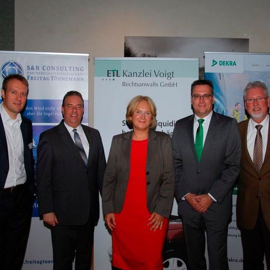 Vier Experten standen Rede und Antwort: (von links) Phillip Posselt von Veact, Werner Tönnemann von S&B Consulting, RAin Marion Zemann von der Kanzlei Voigt und Mario Kridde von der Dekra. Roger Kaldeuer von der Kanzlei Voigt führte durch die Veranstaltung.