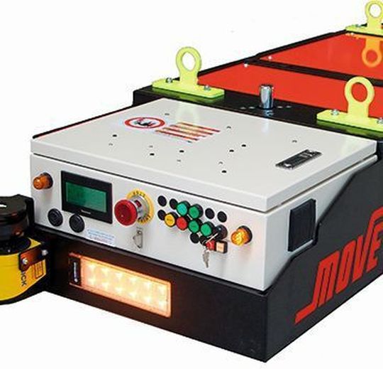 Das Move erreicht eine Geschwindigkeit von 50 m/min und ein Sick-Sicherheits-Laserscanner sorgt dafür, dass das Fahrzeug bei Kollisionsgefahr stoppt.