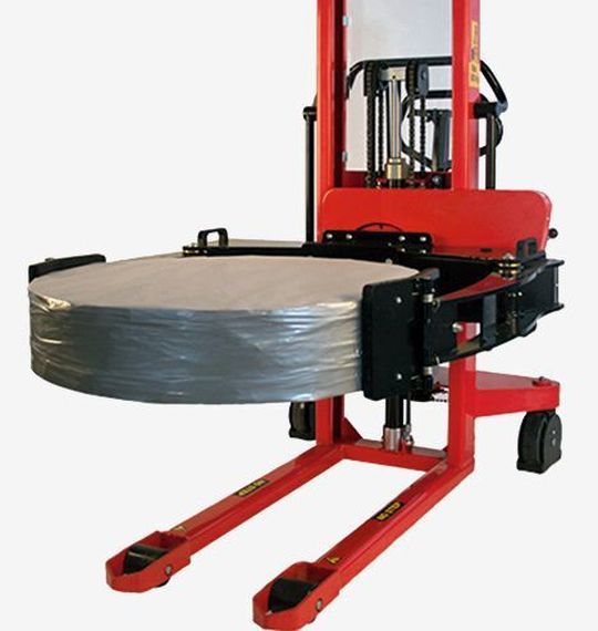 Alle Rollen-Rotator-Modelle sind gegen versehentliches Öffnen der Greifarme gesichert und können nur Rollen freisetzen, die auf dem Boden oder auf einer Palette platziert sind. Alle Rollen-Rotator-Modelle sind gegen versehentliches Öffnen der Greifarme gesichert und können nur Rollen freisetzen, die auf dem Boden oder auf einer Palette platziert sind.