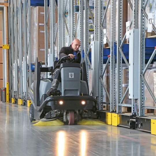 Die Schmitt-Unternehmensgruppe, die in diesem Jahr ihr 80-jähriges Firmenjubiläum begeht, bietet auf 160.000 m² auch logistische Leistungen. Auf Sauberkeit legt man großen Wert. Die Schmitt-Unternehmensgruppe, die in diesem Jahr ihr 80-jähriges Firmenjubiläum begeht, bietet auf 160.000 m² auch logistische Leistungen. Auf Sauberkeit legt man großen Wert.