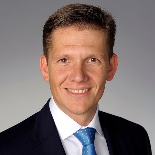 Philip Krahn wird neuer CEO innerhalb der Geschäftsführung der Albis Plastic GmbH. Er übernimmt zudem geschäftsführende Funktionen im Management der Otto Krahn Gruppe. Philip Krahn wird neuer CEO innerhalb der Geschäftsführung der Albis Plastic GmbH. Er übernimmt zudem geschäftsführende Funktionen im Management der Otto Krahn Gruppe.