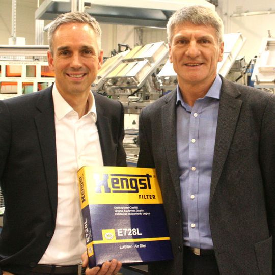 Jens Röttgering und der neue Geschäftsführer Zygmunt Wabinski eröffneten die Produktion des polnischen Werks (v.l.). Jens Röttgering und der neue Geschäftsführer Zygmunt Wabinski eröffneten die Produktion des polnischen Werks (v.l.).