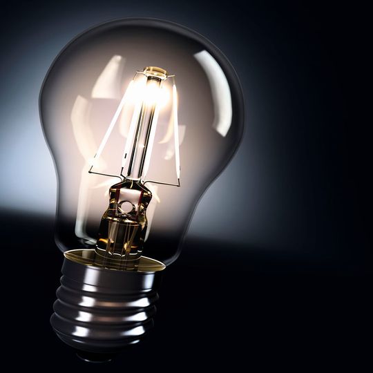 Retrofit mit LED als Glühfäden: Die Soleriq L 38 von Osram Opto Semiconductors bietet einen Abstrahlwinkel von 360° und kommt somit einer klassischen Glühfadenlampe sehr nahe. Retrofit mit LED als Glühfäden: Die Soleriq L 38 von Osram Opto Semiconductors bietet einen Abstrahlwinkel von 360° und kommt somit einer klassischen Glühfadenlampe sehr nahe.