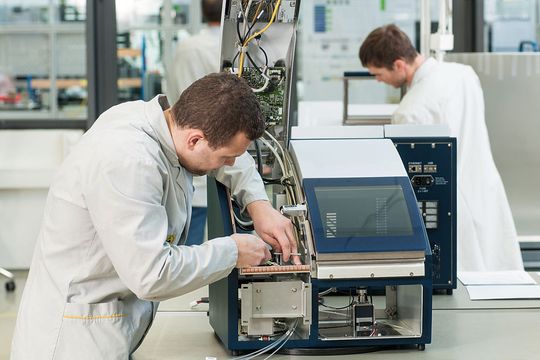 Systempartner: Auch die Montage des neuen Pipettiersystems von Bruker Daltonik erfolgt durch den Auftragsfertiger Wild. Systempartner: Auch die Montage des neuen Pipettiersystems von Bruker Daltonik erfolgt durch den Auftragsfertiger Wild.