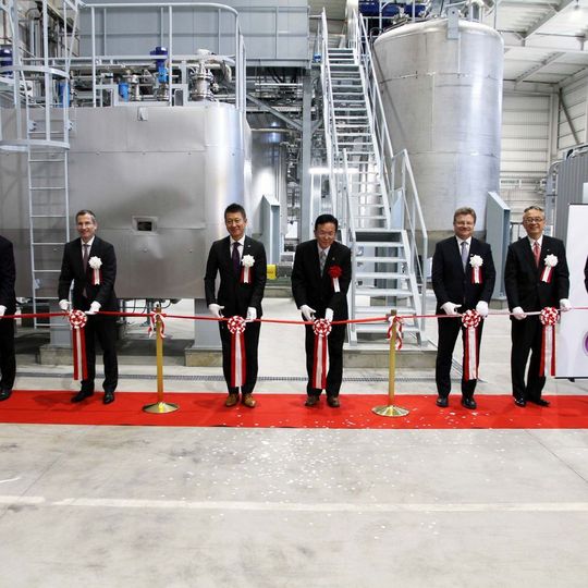 Feierliche Eröffnung der Erweiterung der Produktionsanlagen für Spezialkieselsäuren im japanischen Ako (zum Vergrößern in Bildergalerie klicken) Feierliche Eröffnung der Erweiterung der Produktionsanlagen für Spezialkieselsäuren im japanischen Ako (zum Vergrößern in Bildergalerie klicken)