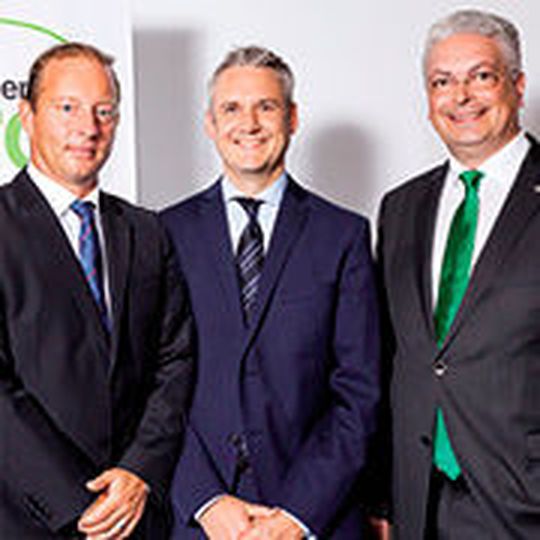 Die Partner des Gebrauchtwagen Awards 2015: (von li.) Daniel König, Real Garant, Dr. Martin Endlein, DAT-Group, und Michael Tziatzios, Dekra.
