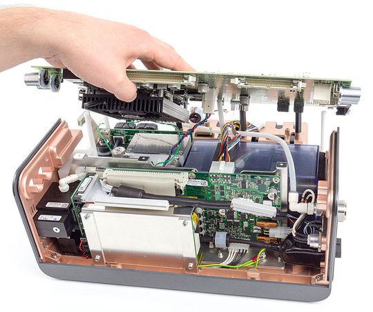 Das Kontron-COM-Express-Modul COMe-bSC2 im basic-Formfaktor: Da die Eigenentwicklung eines spezifischen Systems nicht zur Diskussion stand, entschied sich das Projektteam für den Einsatz eines Computer-on-Moduls von Kontron. Das Kontron-COM-Express-Modul COMe-bSC2 im basic-Formfaktor: Da die Eigenentwicklung eines spezifischen Systems nicht zur Diskussion stand, entschied sich das Projektteam für den Einsatz eines Computer-on-Moduls von Kontron.