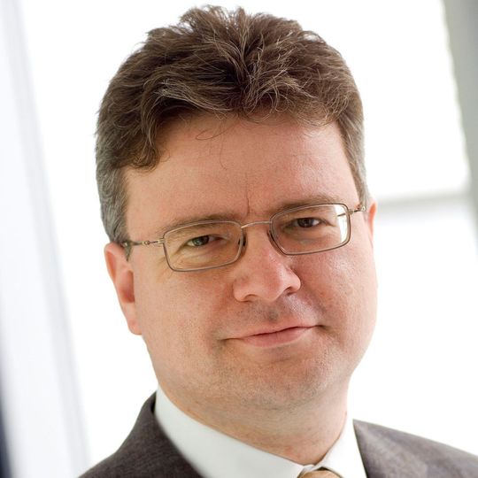 Prof. Robert Franke, bei Evonik im Segment Performance Materials verantwortlich für das Innovationsmanagement Hydroformylierung: „Wenn uns das gelingt, ist es eine kleine Revolution für die chemische Verfahrenstechnik und ein großer Schritt hin zu nachhaltigeren Prozessen.“ Prof. Robert Franke, bei Evonik im Segment Performance Materials verantwortlich für das Innovationsmanagement Hydroformylierung: „Wenn uns das gelingt, ist es eine kleine Revolution für die chemische Verfahrenstechnik und ein großer Schritt hin zu nachhaltigeren Prozessen.“
