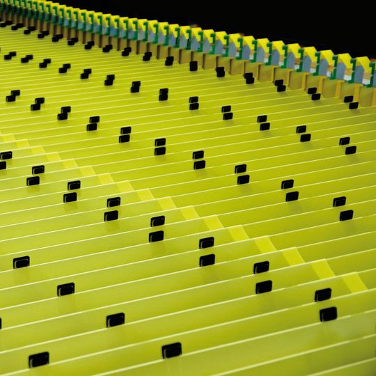 Strapano ist besonders beständig gegen viele Arten von Spänen, besonders heiße und scharfkantige Späne. Im eingefahrenen Zustand ist die Abdeckung bis zu 30 % kürzer als marktübliche Abdeckungen.