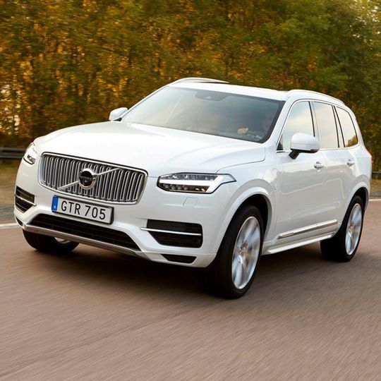 Volvo XC90 T8 Hybrid: Das Premium-SUV mit Plug-in-Hybrid ist ab 76.160 Euro zu haben. Volvo XC90 T8 Hybrid: Das Premium-SUV mit Plug-in-Hybrid ist ab 76.160 Euro zu haben.