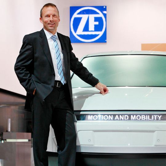 Jörg Grotendorst soll die neue E-Mobility-Division von ZF leiten. Jörg Grotendorst soll die neue E-Mobility-Division von ZF leiten.