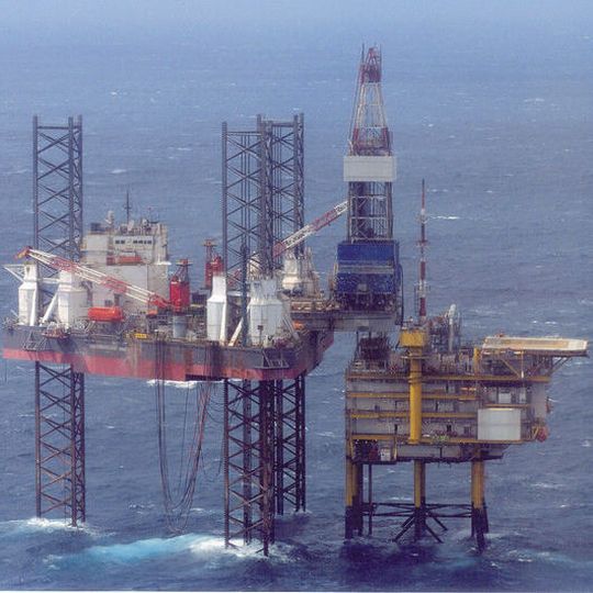 Offshore plattform - Sasol continues its commitment to Mozambique's oil industry with the development of two on- and offshore fields. Offshore plattform - Sasol continues its commitment to Mozambique's oil industry with the development of two on- and offshore fields.