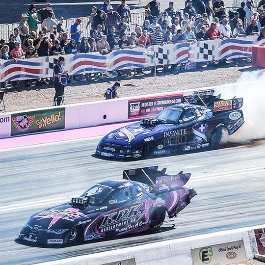 Pure Raserei: Beim amerikanischen Dragster-Rennen zählt nur eines – Beschleunigung.