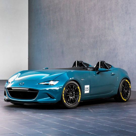 Mazda zeigt auf der US-Tuningmesse SEMA zwei Leichtbaukonzepte des gerade neu aufgelegten Roadsters MX-5. Eines davon ist der 943 Kilo leichte „Speedster“. Mazda zeigt auf der US-Tuningmesse SEMA zwei Leichtbaukonzepte des gerade neu aufgelegten Roadsters MX-5. Eines davon ist der 943 Kilo leichte „Speedster“.