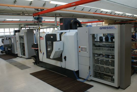 Im Bild ein Werkstückspeicher des Typs P60, der für die automatisierte Beschickung eines vertikalen Bearbeitungscenters sorgt. Im Bild ein Werkstückspeicher des Typs P60, der für die automatisierte Beschickung eines vertikalen Bearbeitungscenters sorgt.
