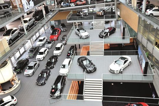 Sämtliche Neuwagen der Daimler-Niederlassung in München können mit einer Fünfjahresgarantie zum Aktionspreis gekauft werden. Sämtliche Neuwagen der Daimler-Niederlassung in München können mit einer Fünfjahresgarantie zum Aktionspreis gekauft werden.