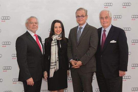 Eingespieltes Team: Günter Jacobs (1.v.l.) und Jens Wehner (2.v.r.) arbeiten seit rund einem Jahrzehnt zusammen.