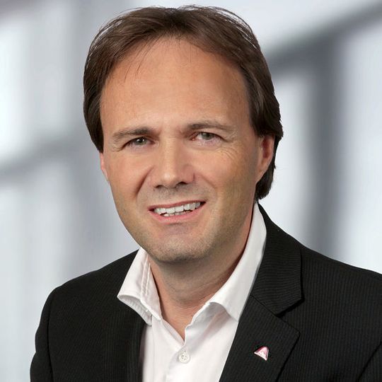 Axalta Coating Systems hat Micha Schabel als Vertriebsleiter für den Bereich Powder Coatings für Deutschland und die Schweiz ernannt. Axalta Coating Systems hat Micha Schabel als Vertriebsleiter für den Bereich Powder Coatings für Deutschland und die Schweiz ernannt.