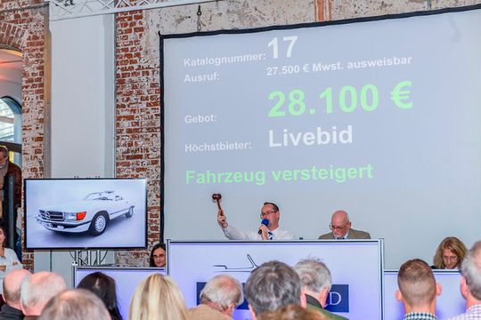 Die Oldtimer-Versteigerung in der Frankfurt Klassikstadt stieß bei den Händlern auf großes Interesse.