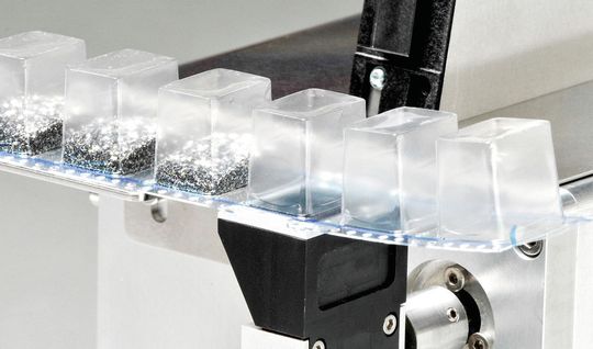 BulkFeeder cartridges: Loose components can be filled quickly and easily with the FillingStation from the cartridges into the SIPLACE BulkFeeder X.