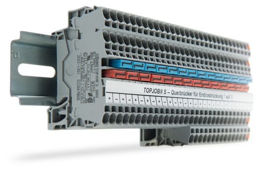 Der neue Querbrücker für Endlosbrückung 1 auf 3 eignet sich beispielsweise um die 24-Volt-Spannungsversorung von Kleingeräten geräteorientiert umzusetzen. Die Schaltung lässt sich mit dem Brücker außerdem einfach und flexibel erweitern, falls Funktionen hinzukommen. Der neue Querbrücker für Endlosbrückung 1 auf 3 eignet sich beispielsweise um die 24-Volt-Spannungsversorung von Kleingeräten geräteorientiert umzusetzen. Die Schaltung lässt sich mit dem Brücker außerdem einfach und flexibel erweitern, falls Funktionen hinzukommen.