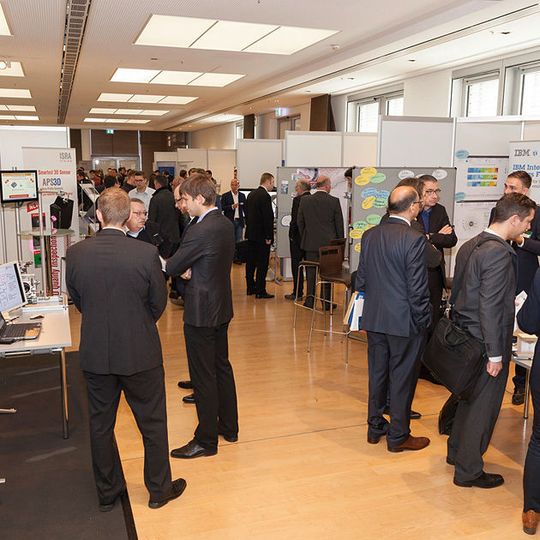 Mehr als 50 externe Unternehmen, Forschungseinrichtungen und Hochschulen präsentierten ihre neuesten Entwicklungen und Forschungsaktivitäten bei Schaeffler in Herzogenaurach. Mehr als 50 externe Unternehmen, Forschungseinrichtungen und Hochschulen präsentierten ihre neuesten Entwicklungen und Forschungsaktivitäten bei Schaeffler in Herzogenaurach.