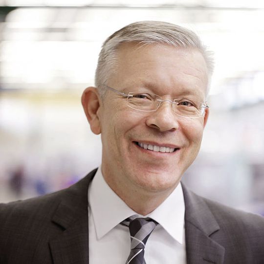 Bernd Seliger von Mediseal stellt Konzepte für Verpackungscontainment vor. Bernd Seliger von Mediseal stellt Konzepte für Verpackungscontainment vor.