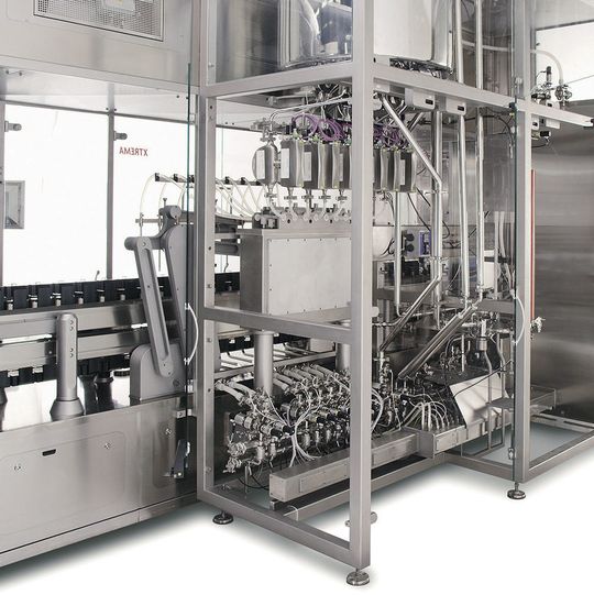 Mit der Integration des Massendurchflussmesser konnte Ima eine Abfüllanlage mit einem großen Füllbereich realisieren, ohne Kompromisse bei der Dosiergenauigkeit eingehen zu müssen. Mit der Integration des Massendurchflussmesser konnte Ima eine Abfüllanlage mit einem großen Füllbereich realisieren, ohne Kompromisse bei der Dosiergenauigkeit eingehen zu müssen.