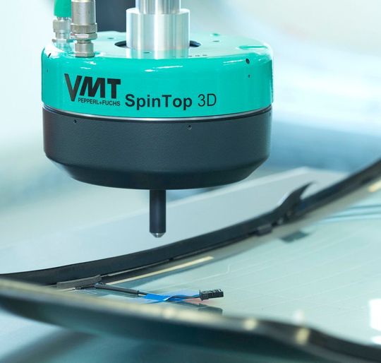 Der VMT SpinTop 3D vereint modernste Lasertechnologie und erstklassige Auswertungsalgorithmen mit einer robusten und präzisen Rotationsmechanik, die für den dauerhaften Einsatz in modernen Produktionslinien konzipiert wurde. Der VMT SpinTop 3D vereint modernste Lasertechnologie und erstklassige Auswertungsalgorithmen mit einer robusten und präzisen Rotationsmechanik, die für den dauerhaften Einsatz in modernen Produktionslinien konzipiert wurde.