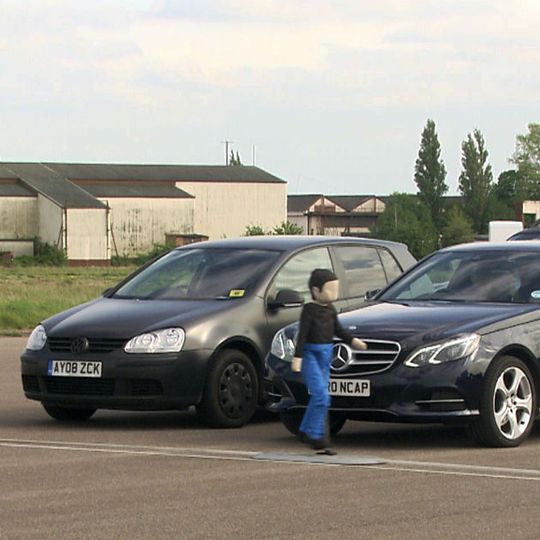 Ab 2016 werden auch automatische Notbremsassistenten (AEB) getestet. Ab 2016 werden auch automatische Notbremsassistenten (AEB) getestet.