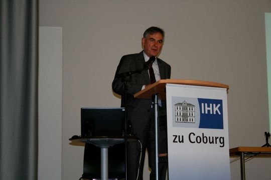 Professor Gerhard Lindner, Institut für Sensor-und Aktortechnik (ISAT) in Coburg: „Auf dem Mars ist bereits Realität, was auf der Erde noch Zukunftsmusik ist. Ohne die Anwesenheit von Menschen sind dort alle Objekte untereinander drahtlos vernetzt, um miteinander kommunizieren zu können.“ Professor Gerhard Lindner, Institut für Sensor-und Aktortechnik (ISAT) in Coburg: „Auf dem Mars ist bereits Realität, was auf der Erde noch Zukunftsmusik ist. Ohne die Anwesenheit von Menschen sind dort alle Objekte untereinander drahtlos vernetzt, um miteinander kommunizieren zu können.“