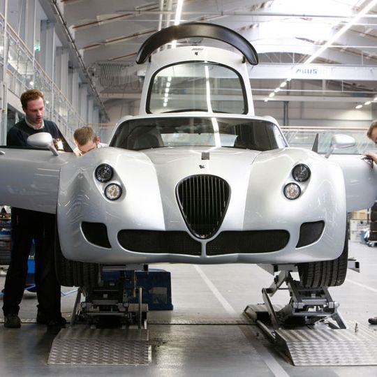 Schon 2016 sollen wieder Unikate der Marke Wiesmann die Dülmener Manufaktur verlassen. Schon 2016 sollen wieder Unikate der Marke Wiesmann die Dülmener Manufaktur verlassen.