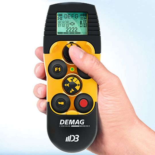 Die Demag-Kran-Funksteuerung der dritten Generation mit Mini-Joysticks (DRC-MJ) ist das Ergebnis eines ergonomischen Konzepts für die Einhandbedienung von Kranen. Die Demag-Kran-Funksteuerung der dritten Generation mit Mini-Joysticks (DRC-MJ) ist das Ergebnis eines ergonomischen Konzepts für die Einhandbedienung von Kranen.