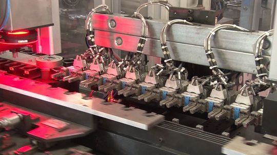 100% automatisierte, dynamische Nockenprüfanlage von Tech 3D mit automatischer Roboter-Zuführung durch Conveyor Tracking und Pick & Place Handlingsystem. 100% automatisierte, dynamische Nockenprüfanlage von Tech 3D mit automatischer Roboter-Zuführung durch Conveyor Tracking und Pick & Place Handlingsystem.