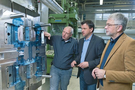 Michael Böther, head of design at Huf Tools, Andreas Hill, divisional manager of mould engineering at Huf Tools and Günter Bagusche, Synventive sales manager (l-r). Michael Böther, head of design at Huf Tools, Andreas Hill, divisional manager of mould engineering at Huf Tools and Günter Bagusche, Synventive sales manager (l-r).