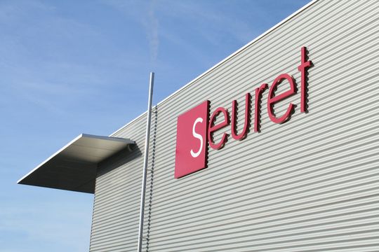 La nouvelle usine Seuret à Delémont. La nouvelle usine Seuret à Delémont.