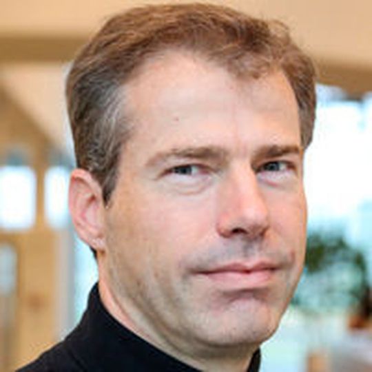 Einer von sechs Multicore-Experten, die sich der Diskussion auf dem ESE Kongress stellen werden: Dr. Albrecht Mayer, Infineon, System Architect AURIX 3rd Generation, beschäftigte sich bereits in seiner Doktorarbeit and der TU München mit Multi-Core Architekturen. Seit mehr als 15 Jahren ist er bei Infineon verantwortlich für die TriCore und AURIX Debug-, Calibration- und Messlösung. Einer von sechs Multicore-Experten, die sich der Diskussion auf dem ESE Kongress stellen werden: Dr. Albrecht Mayer, Infineon, System Architect AURIX 3rd Generation, beschäftigte sich bereits in seiner Doktorarbeit and der TU München mit Multi-Core Architekturen. Seit mehr als 15 Jahren ist er bei Infineon verantwortlich für die TriCore und AURIX Debug-, Calibration- und Messlösung.