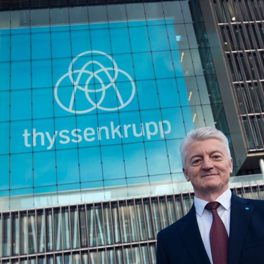 Dr. Heinrich Hiesinger, Vorstandschef von Thyssenkrupp: „Wir sind heute ein anderes Unternehmen. Wir sind diversifizierter und damit stabiler geworden.“ Dr. Heinrich Hiesinger, Vorstandschef von Thyssenkrupp: „Wir sind heute ein anderes Unternehmen. Wir sind diversifizierter und damit stabiler geworden.“