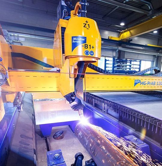 Die RW Montage GmbH aus Österreich setzt auf eine Plasma-Autogenschneidanlage der MG Baureihe von Microstep mit Systemen zum Fasenschneiden, Bohren und Gewinden an Blechen, Rohren und Profilen. Die RW Montage GmbH aus Österreich setzt auf eine Plasma-Autogenschneidanlage der MG Baureihe von Microstep mit Systemen zum Fasenschneiden, Bohren und Gewinden an Blechen, Rohren und Profilen.