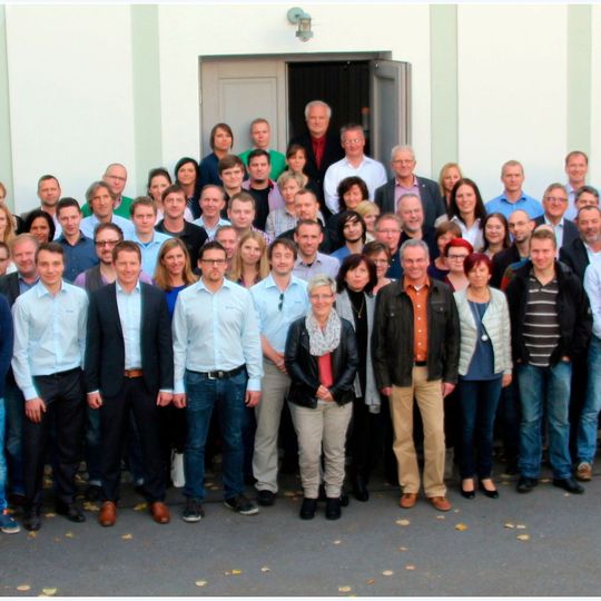 Die Mitarbeiter der DPS Business Solutions, GfkS und Sellmore bei ihrem ersten gemeinsamen Meeting in Straubing. Die Mitarbeiter der DPS Business Solutions, GfkS und Sellmore bei ihrem ersten gemeinsamen Meeting in Straubing.