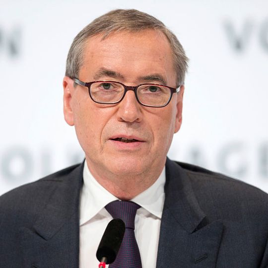 Der Personalvorstand der Volkswagen AG, Dr. Horst Neumann (66), wechselt mit Ablauf des 30. November 2015 in den Ruhestand. Der Personalvorstand der Volkswagen AG, Dr. Horst Neumann (66), wechselt mit Ablauf des 30. November 2015 in den Ruhestand.