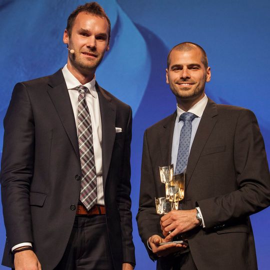 Preisträger Stefan Rützel (rechts) mit Professor Tobias Haupt aus München, der die Bayernwerk Kulturpreise für Wissenschaft überreichte. Preisträger Stefan Rützel (rechts) mit Professor Tobias Haupt aus München, der die Bayernwerk Kulturpreise für Wissenschaft überreichte.