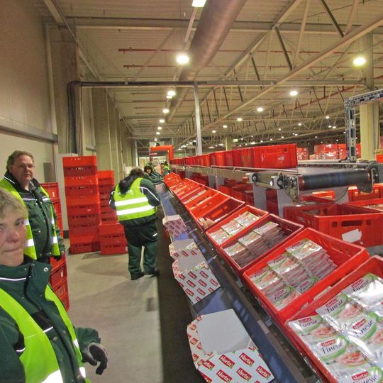 Konfektionierung: Die automatische Anlage im Zwischengeschoss wird bestens von der Logistik-Software unterstützt. Konfektionierung: Die automatische Anlage im Zwischengeschoss wird bestens von der Logistik-Software unterstützt.