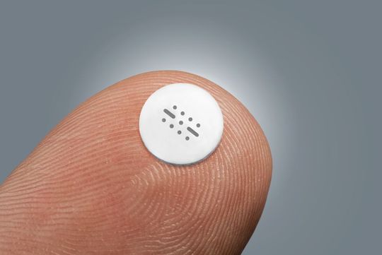 Mit der Cermet-Technologie können Implantate so weit miniaturisiert werden, dass künftig auch Säuglinge mit medizinischen Implantaten versorgt werden können. Mit der Cermet-Technologie können Implantate so weit miniaturisiert werden, dass künftig auch Säuglinge mit medizinischen Implantaten versorgt werden können.