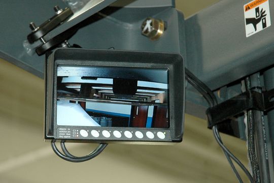 Für den Staplerfahrer bisher schlecht oder nicht einsehbare Bereiche im Hochregal verlieren mit den Orlaco-Sichtsystemen ihren Schrecken. Für den Staplerfahrer bisher schlecht oder nicht einsehbare Bereiche im Hochregal verlieren mit den Orlaco-Sichtsystemen ihren Schrecken.