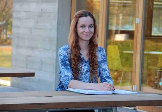 Die 17-jährige Laura Schmid ist die erste Frühstudentin im Bachelorstudiengang Biomedical Engineering an der OTH Regensburg. Die 17-jährige Laura Schmid ist die erste Frühstudentin im Bachelorstudiengang Biomedical Engineering an der OTH Regensburg.