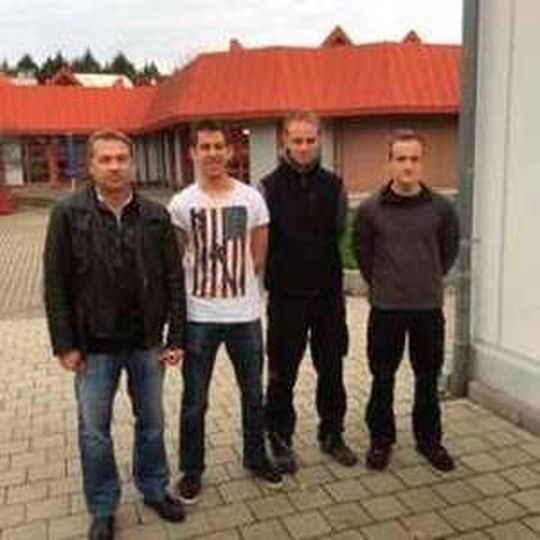 Der hessische Landesinnungsmeister Peter Goltzsche mit drei Mitgliedern des deutschen Teams für den Europacup 2016. Der hessische Landesinnungsmeister Peter Goltzsche mit drei Mitgliedern des deutschen Teams für den Europacup 2016.
